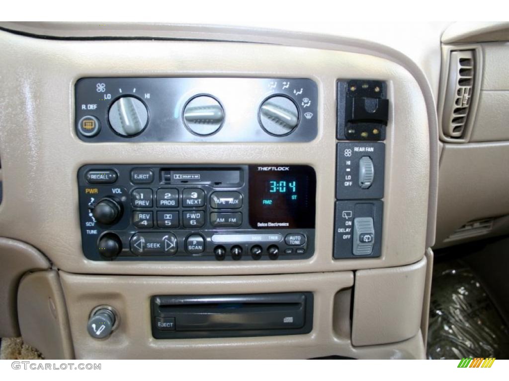 2002 GMC Safari SLE Passenger Conversion Controls Photo #48279832
