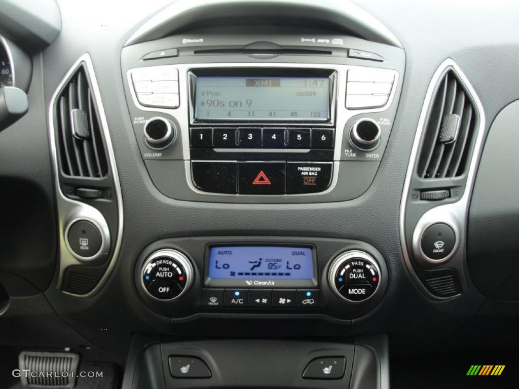 2011 Hyundai Tucson Limited Controls Photo #48279856