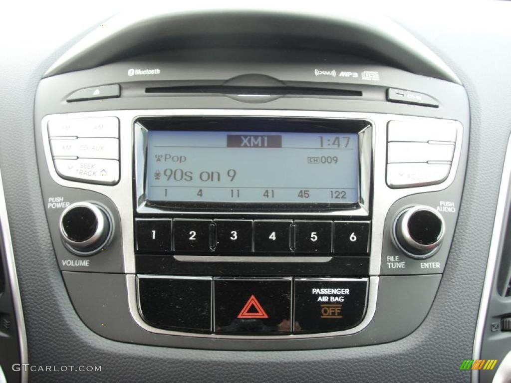 2011 Hyundai Tucson Limited Controls Photo #48279868