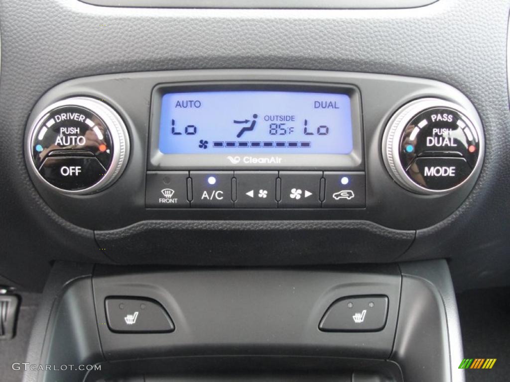 2011 Hyundai Tucson Limited Controls Photo #48279886