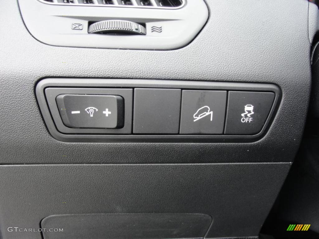 2011 Hyundai Tucson Limited Controls Photo #48279973