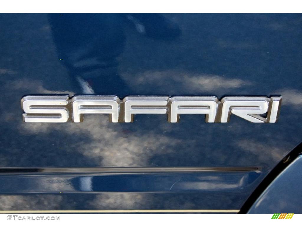 2002 Safari SLE Passenger Conversion - Cadet Blue Metallic / Neutral photo #87