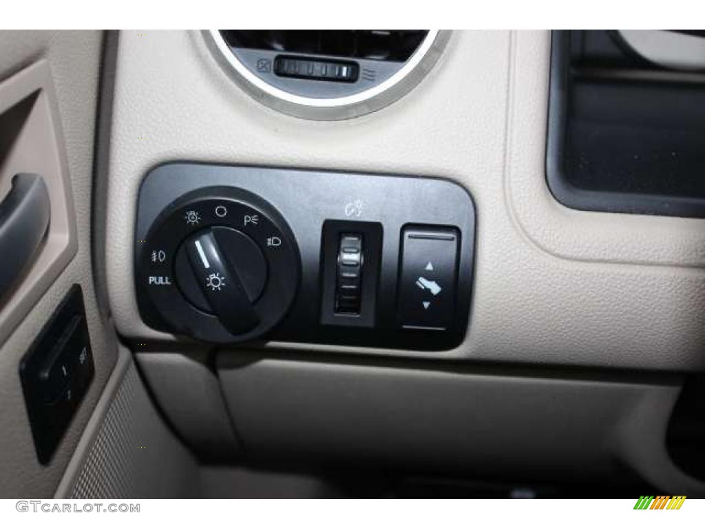 2005 Ford Freestyle Limited AWD Controls Photo #48281620