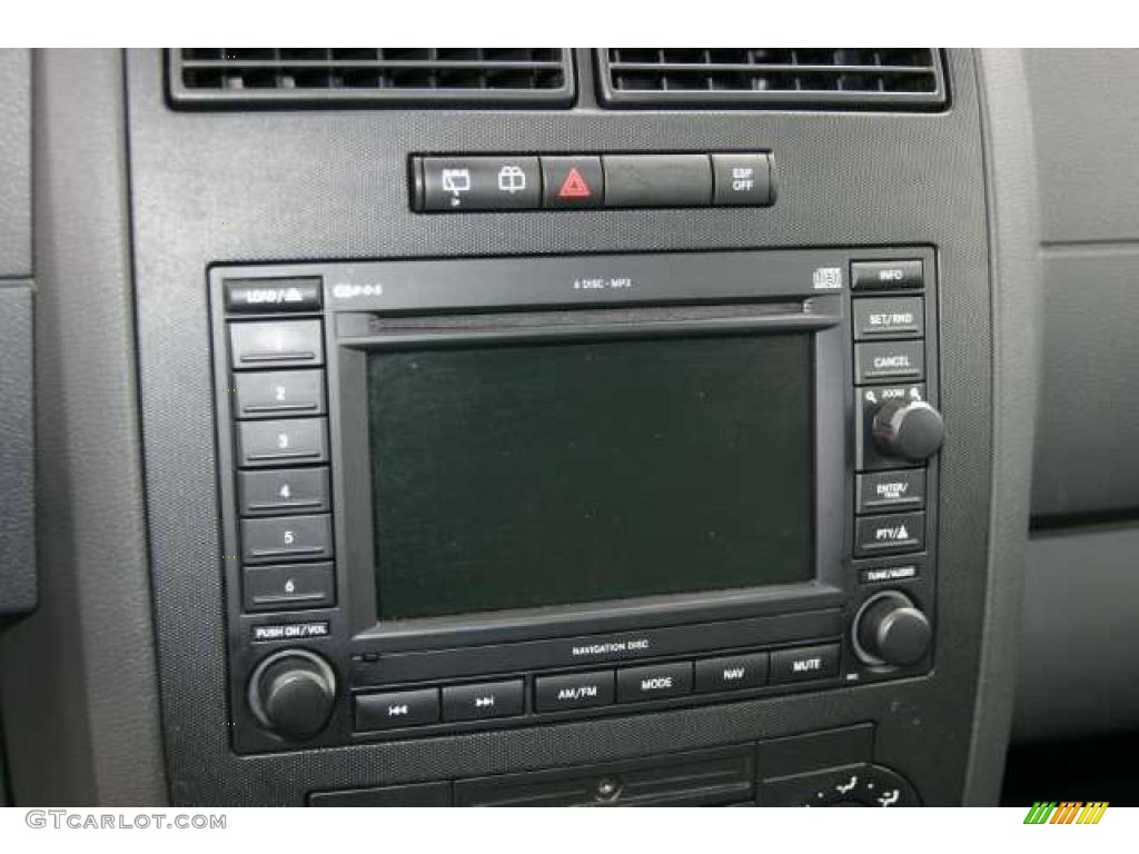 2005 Dodge Magnum R/T AWD Controls Photo #48281827