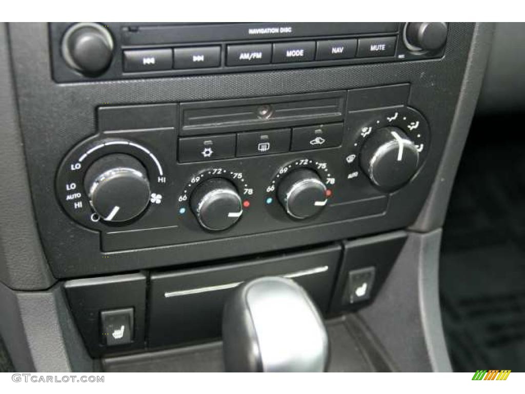 2005 Dodge Magnum R/T AWD Controls Photo #48281839