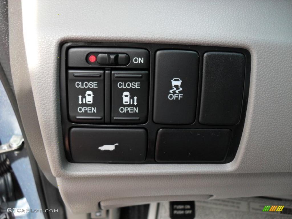 2011 Honda Odyssey EX-L Controls Photo #48282058
