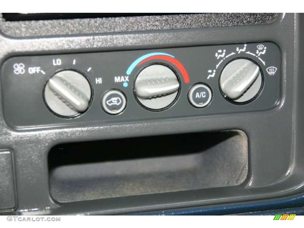 1998 Chevrolet C/K C1500 Extended Cab Controls Photo #48282097