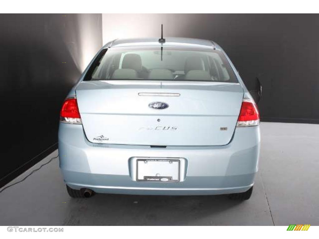 2009 Focus SE Sedan - Light Ice Blue Metallic / Medium Stone photo #7