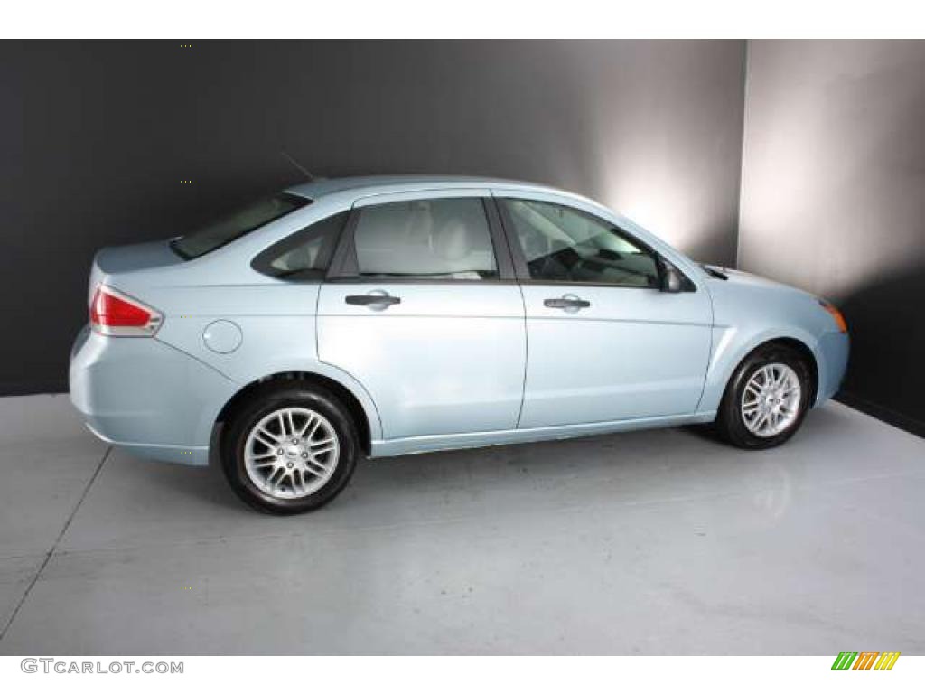 2009 Focus SE Sedan - Light Ice Blue Metallic / Medium Stone photo #9