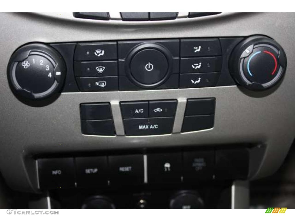 2009 Focus SE Sedan - Light Ice Blue Metallic / Medium Stone photo #14