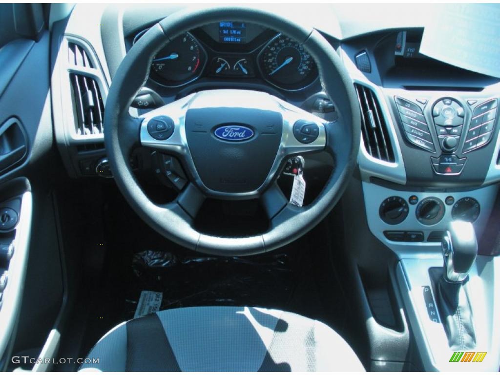 2012 Ford Focus SE Sport Sedan Two-Tone Sport Steering Wheel Photo #48283492
