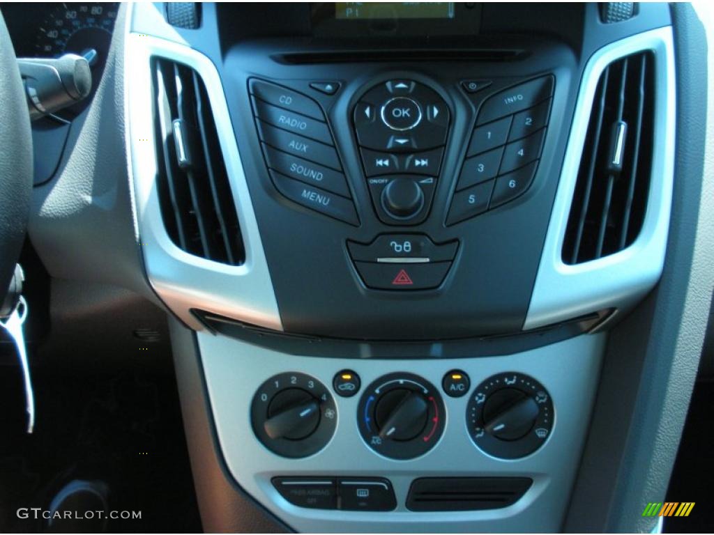 2012 Ford Focus SE Sport Sedan Controls Photo #48283522