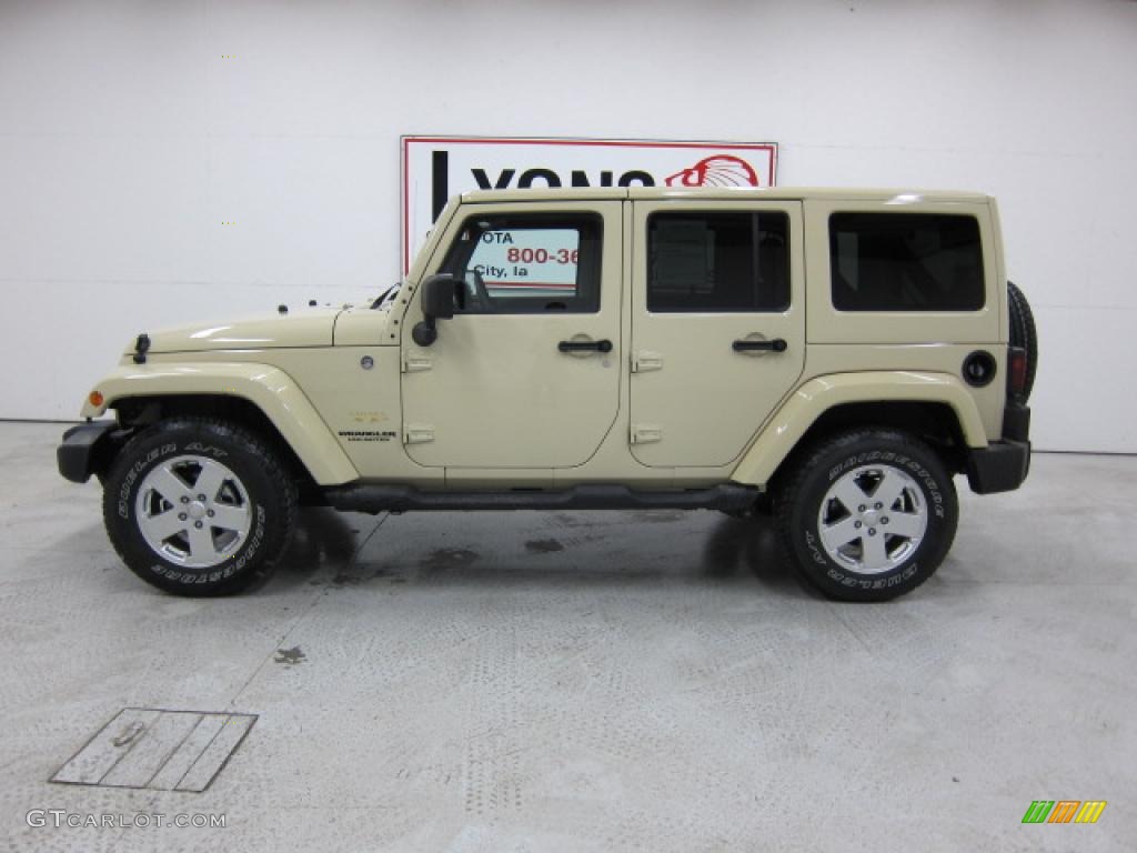 2011 Wrangler Unlimited Sahara 4x4 - Sahara Tan / Black/Dark Saddle photo #33