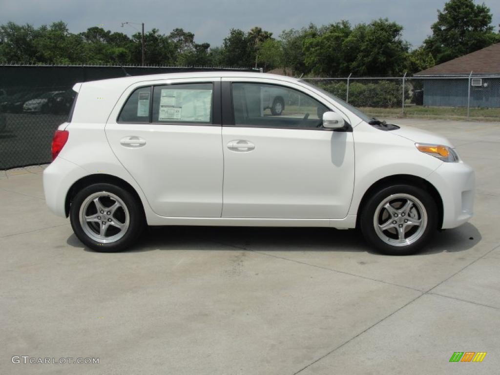 Super White 2011 Scion xD Standard xD Model Exterior Photo #48285664