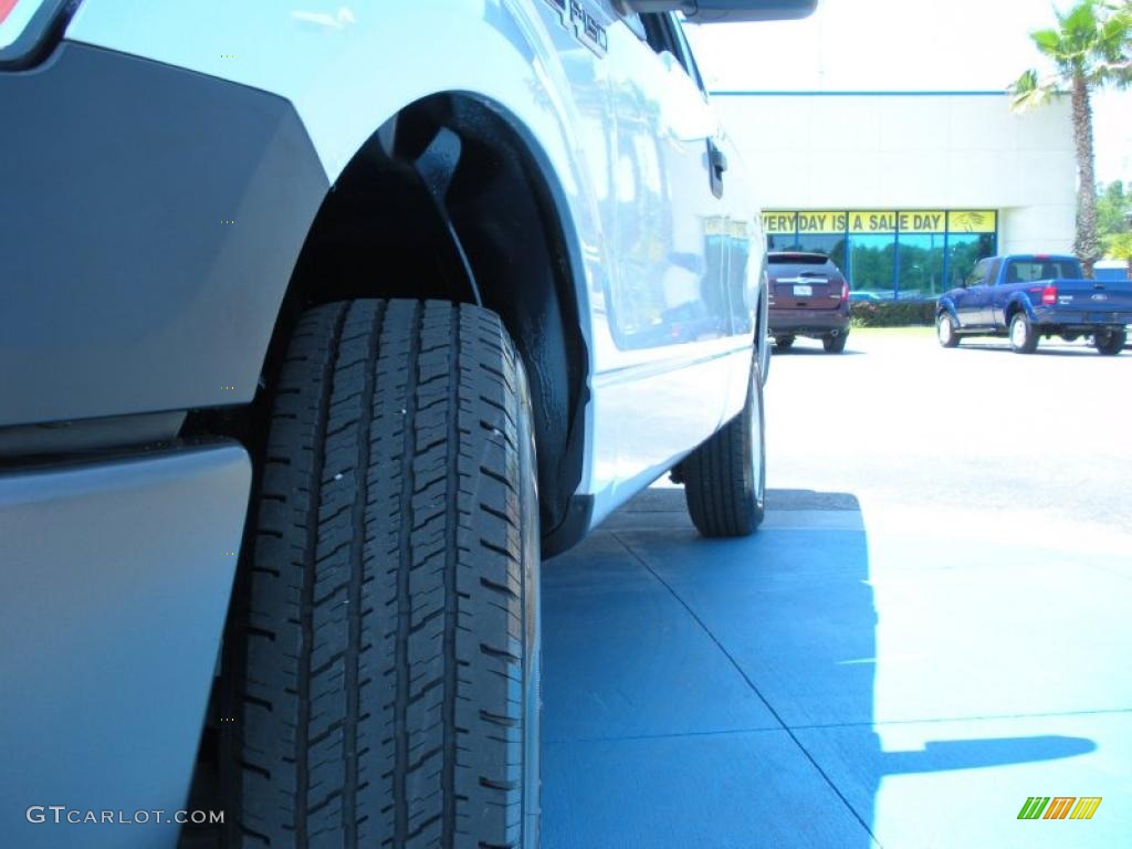 2010 F150 XL Regular Cab - Ingot Silver Metallic / Medium Stone photo #10