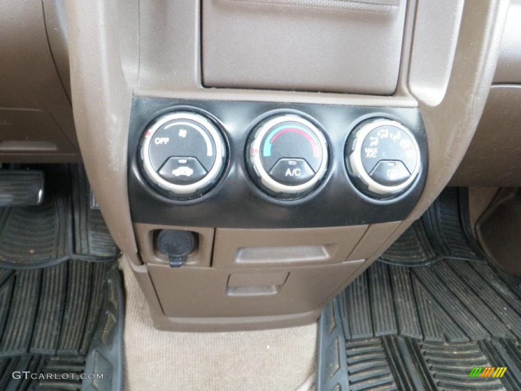 2002 Honda CR-V LX 4WD Controls Photos