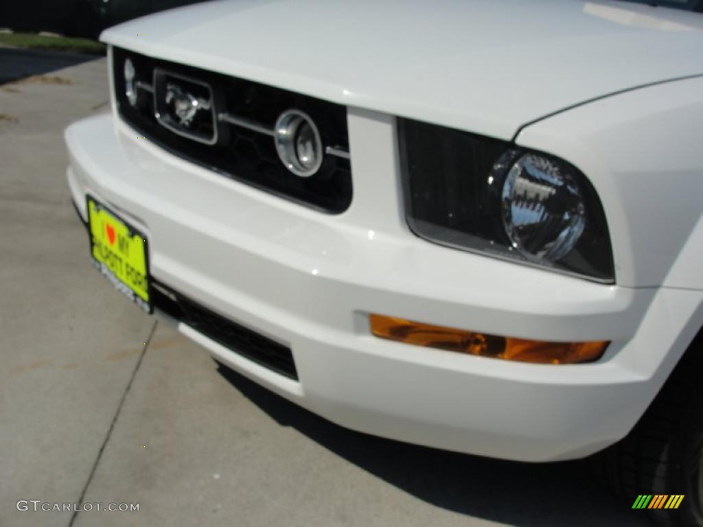 2006 Mustang V6 Premium Coupe - Performance White / Light Graphite photo #12