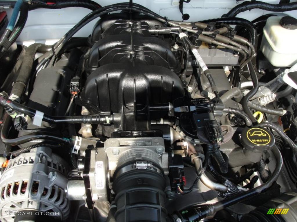 2006 Mustang V6 Premium Coupe - Performance White / Light Graphite photo #37