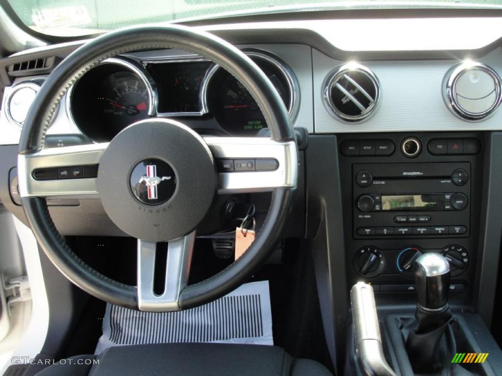 2006 Mustang V6 Premium Coupe - Performance White / Light Graphite photo #51