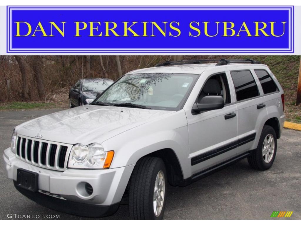 Bright Silver Metallic Jeep Grand Cherokee