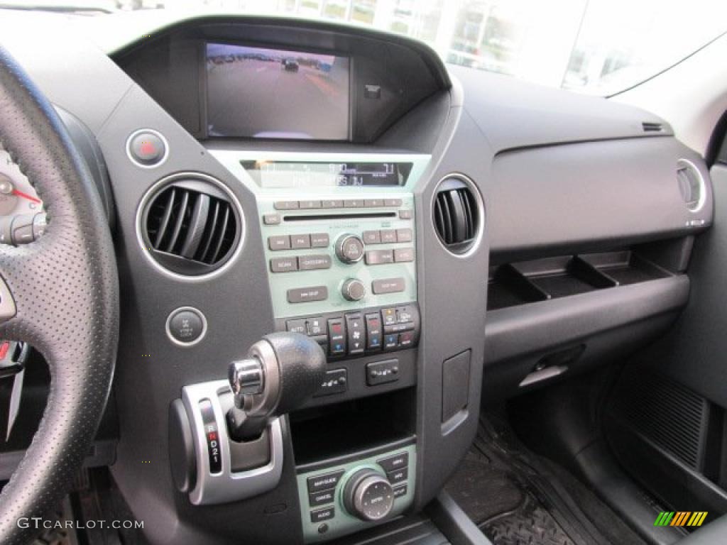2010 Honda Pilot Touring 4WD Controls Photo #48290203