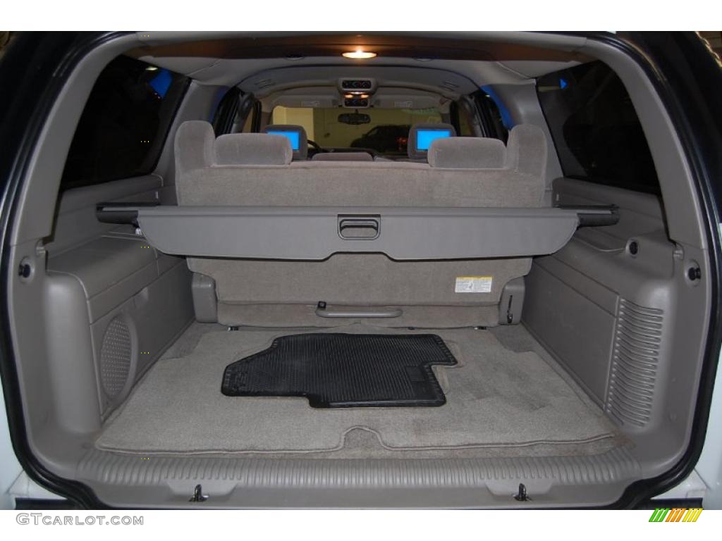 2004 Chevrolet Suburban 1500 LS Trunk Photo #48292345