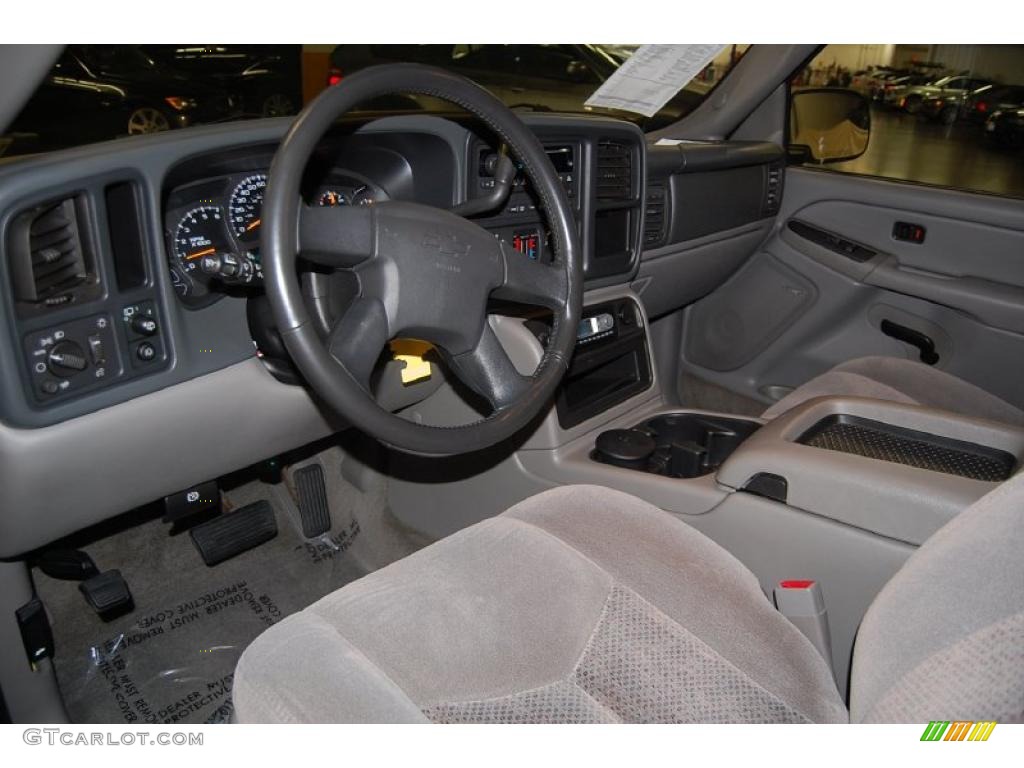 Gray/Dark Charcoal Interior 2004 Chevrolet Suburban 1500 LS Photo #48292360