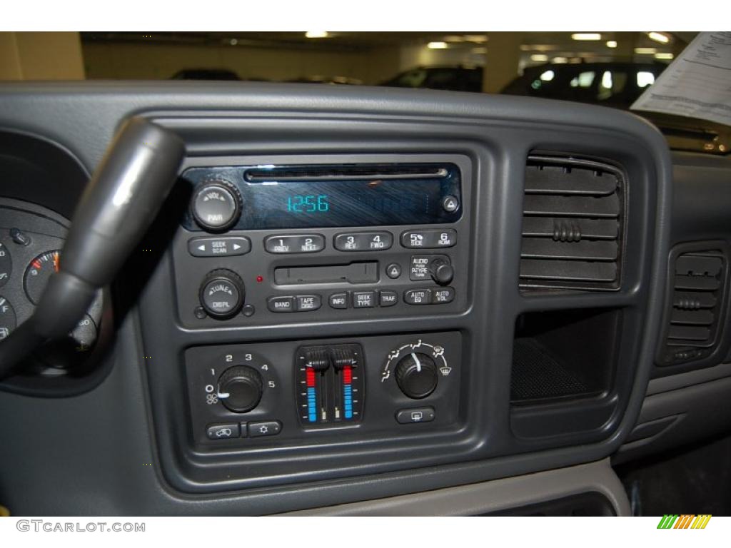 2004 Chevrolet Suburban 1500 LS Controls Photos