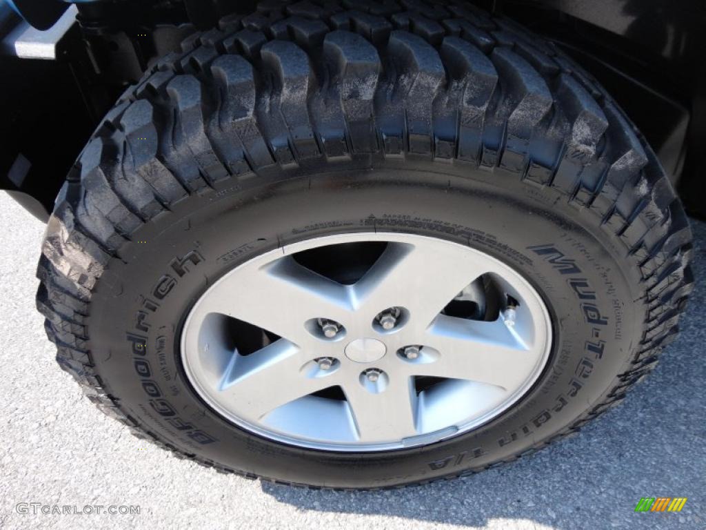 2010 Wrangler Unlimited Islander Edition 4x4 - Surf Blue Pearl / Dark Slate Gray/Blue photo #22