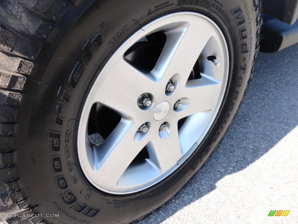 2010 Wrangler Unlimited Islander Edition 4x4 - Surf Blue Pearl / Dark Slate Gray/Blue photo #23