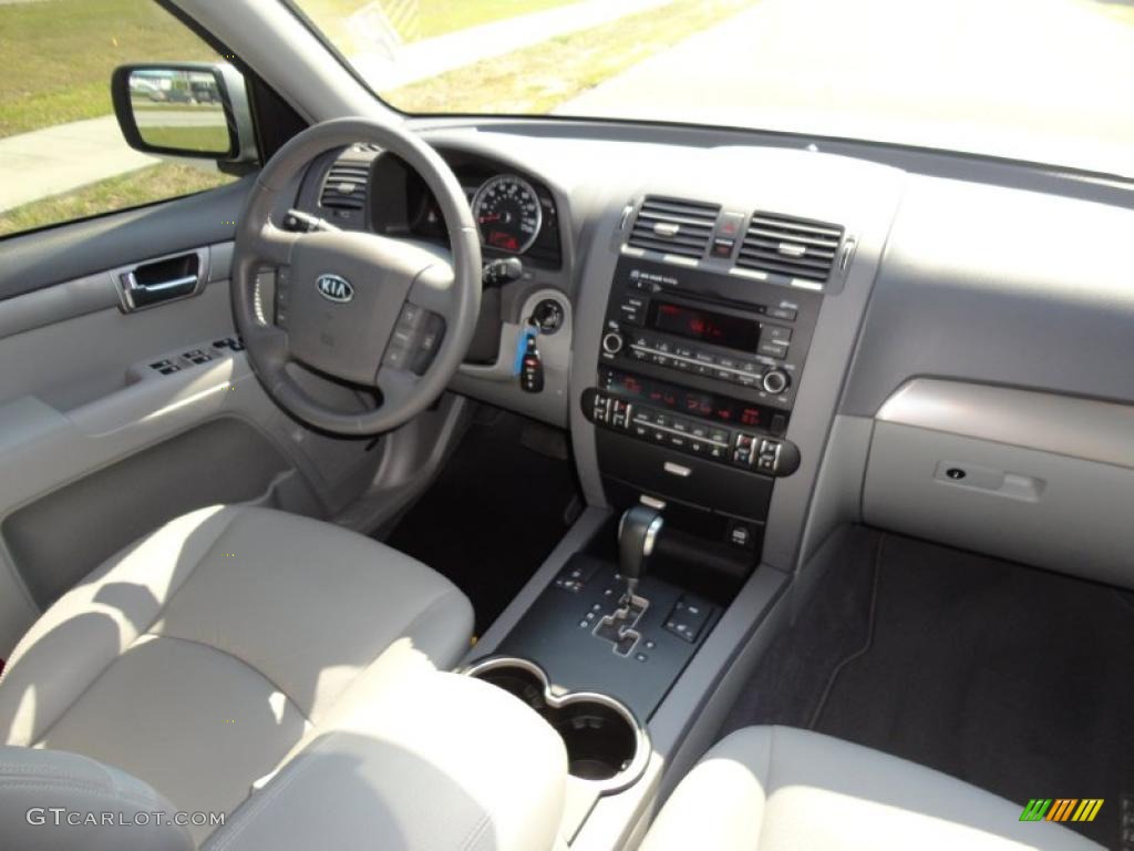 2009 Kia Borrego EX V6 Dashboard Photos
