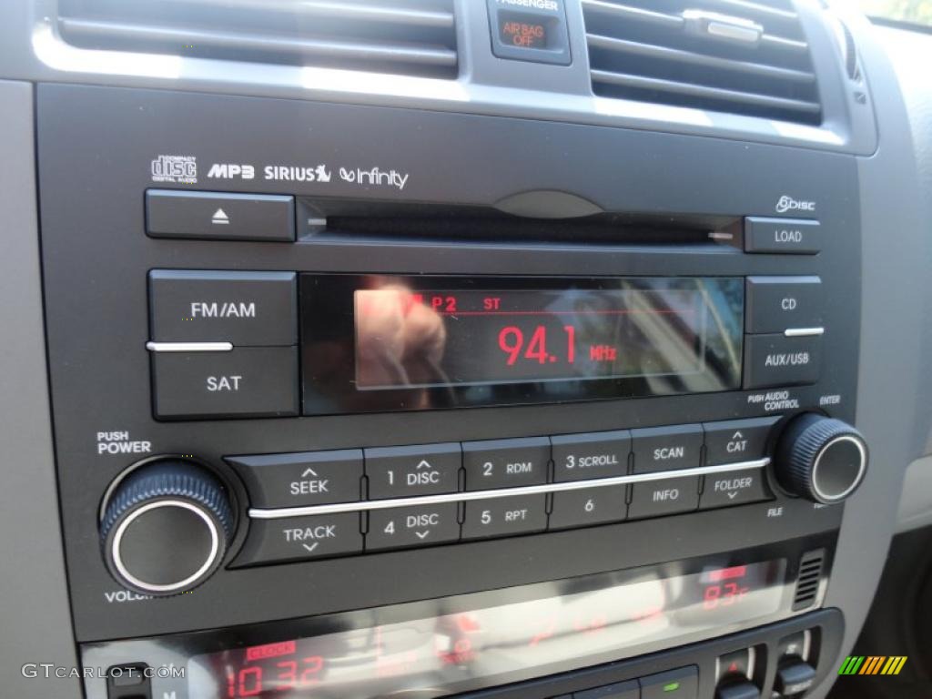 2009 Kia Borrego EX V6 Controls Photo #48293782