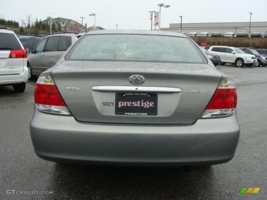 2005 Camry LE - Mineral Green Opalescent / Taupe photo #5