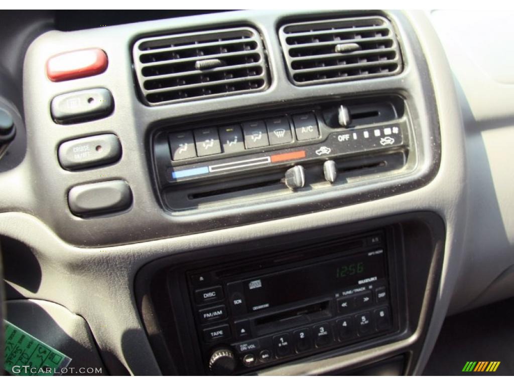 2002 Suzuki XL7 4x4 Controls Photo #48293980