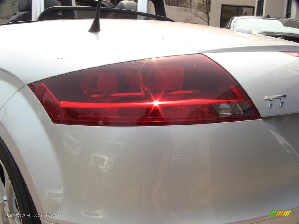 2008 TT 2.0T Roadster - Ice Silver Metallic / Black photo #15