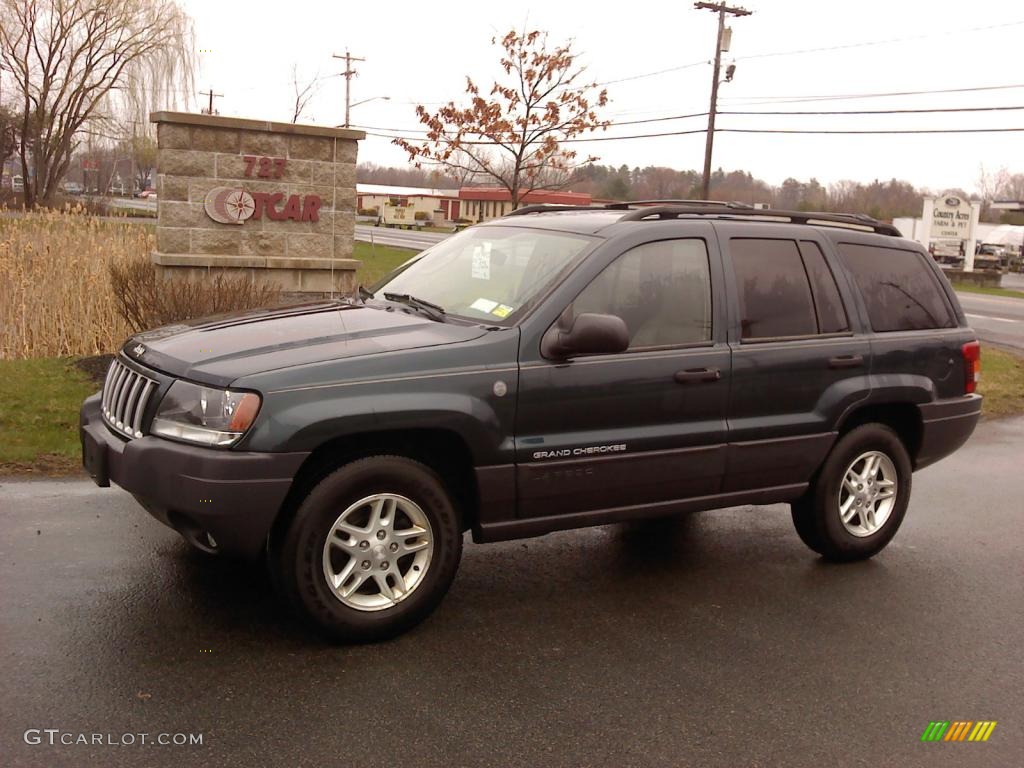 2004 Grand Cherokee Laredo 4x4 - Deep Beryl Green Pearl / Taupe photo #1