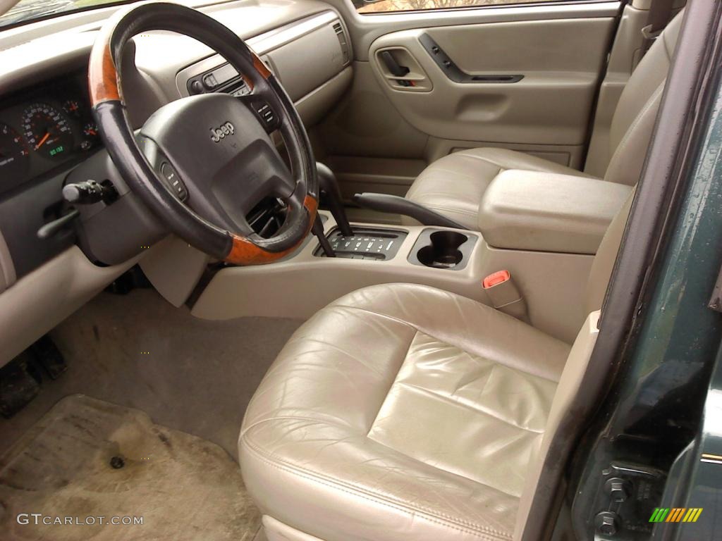 2004 Grand Cherokee Laredo 4x4 - Deep Beryl Green Pearl / Taupe photo #8