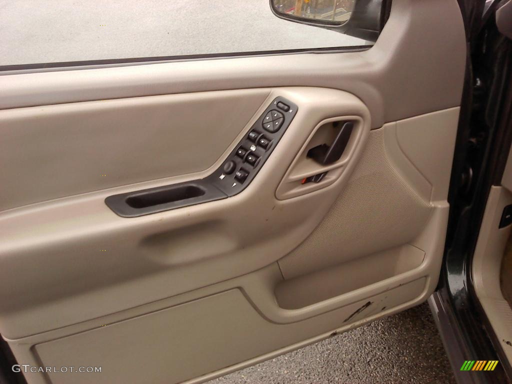 2004 Grand Cherokee Laredo 4x4 - Deep Beryl Green Pearl / Taupe photo #10