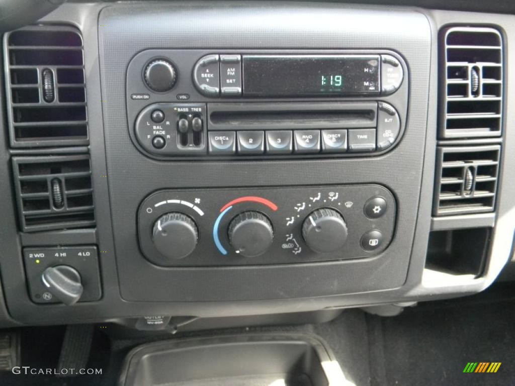 2001 Dodge Dakota Sport Quad Cab 4x4 Controls Photo #48298315