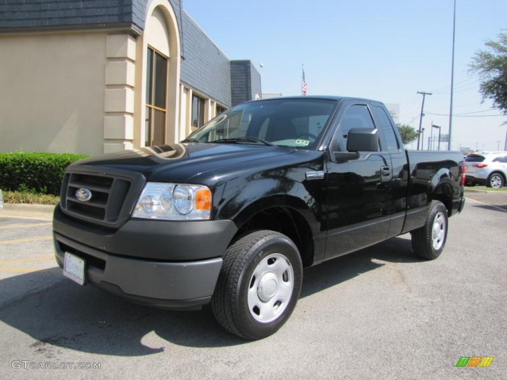 2006 F150 XL Regular Cab - Black / Medium Flint photo #3