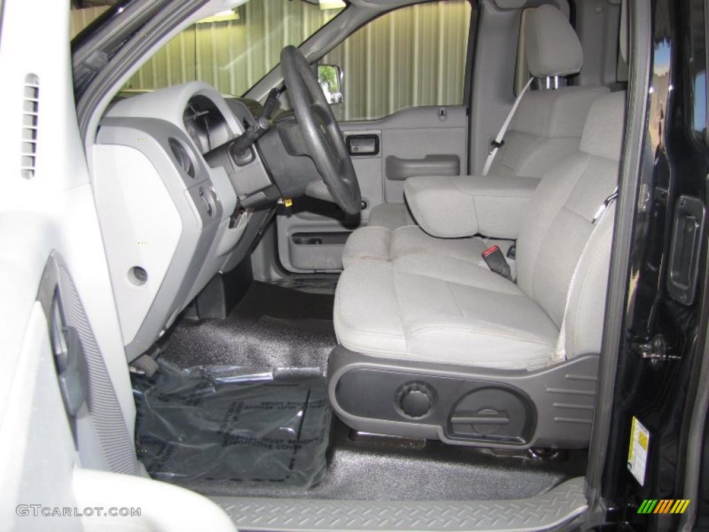 2006 F150 XL Regular Cab - Black / Medium Flint photo #9
