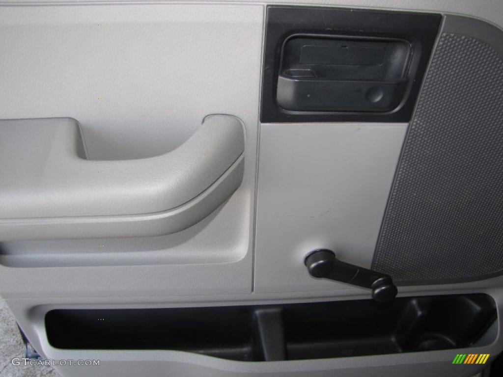 2006 F150 XL Regular Cab - Black / Medium Flint photo #11