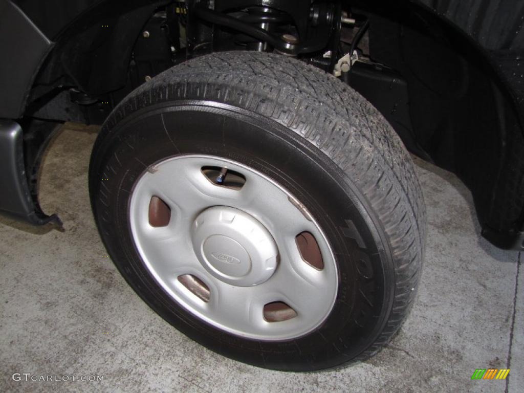 2006 F150 XL Regular Cab - Black / Medium Flint photo #18