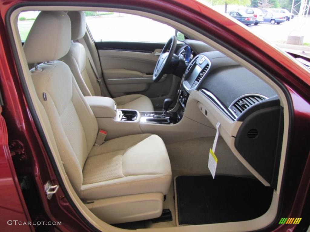 Black/Light Frost Beige Interior 2011 Chrysler 300 Standard 300 Model Photo #48301597