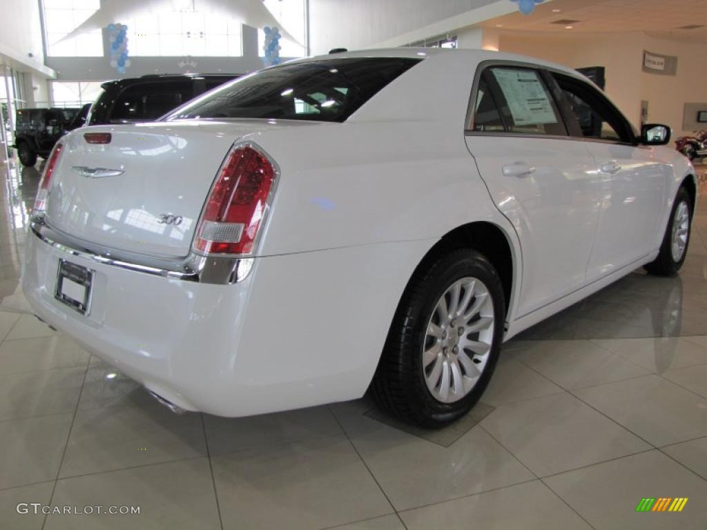 Ivory Tri-Coat Pearl 2011 Chrysler 300 Standard 300 Model Exterior Photo #48301900