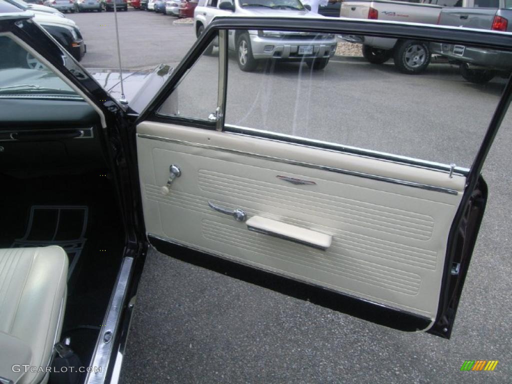 1967 Pontiac GTO 2 Door Sport Coupe Parchment Door Panel Photo #48302750