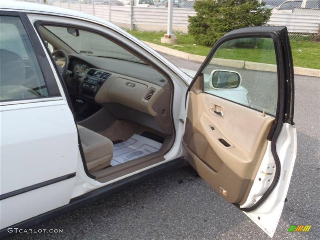 1999 Accord LX Sedan - Taffeta White / Tan photo #29