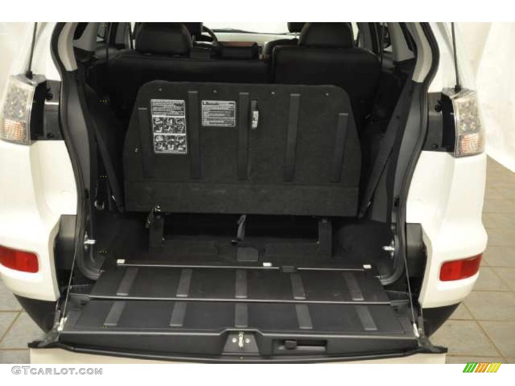 2010 Mitsubishi Outlander GT 4WD Trunk Photo #48305650