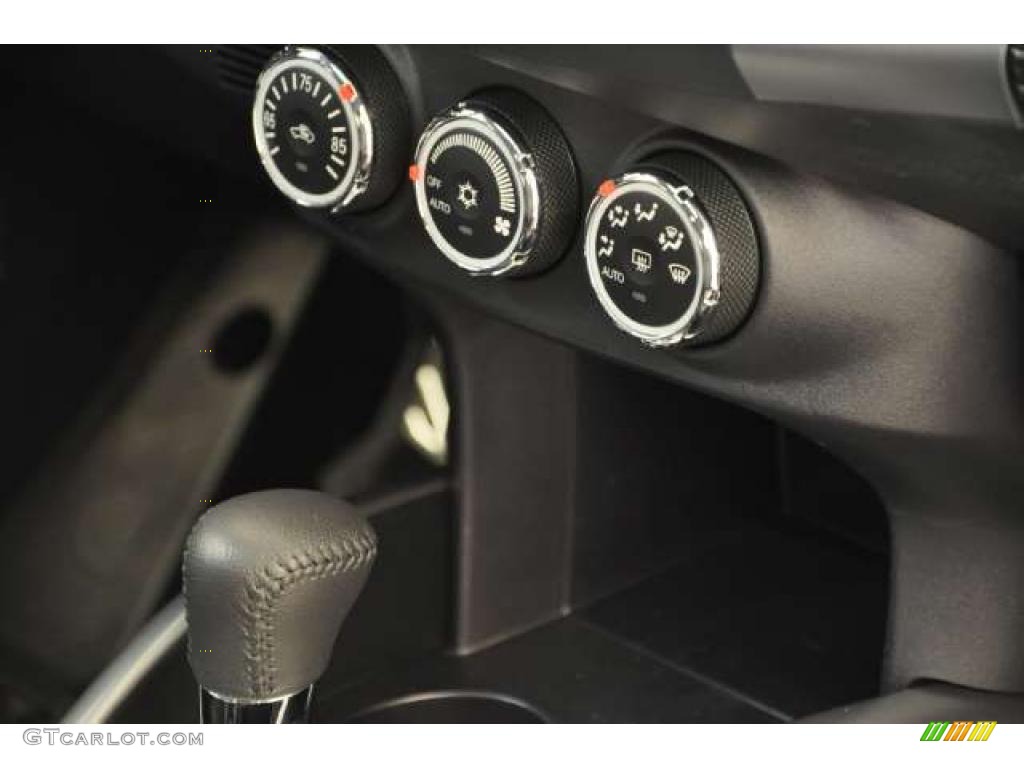 2010 Mitsubishi Outlander GT 4WD Controls Photo #48306019