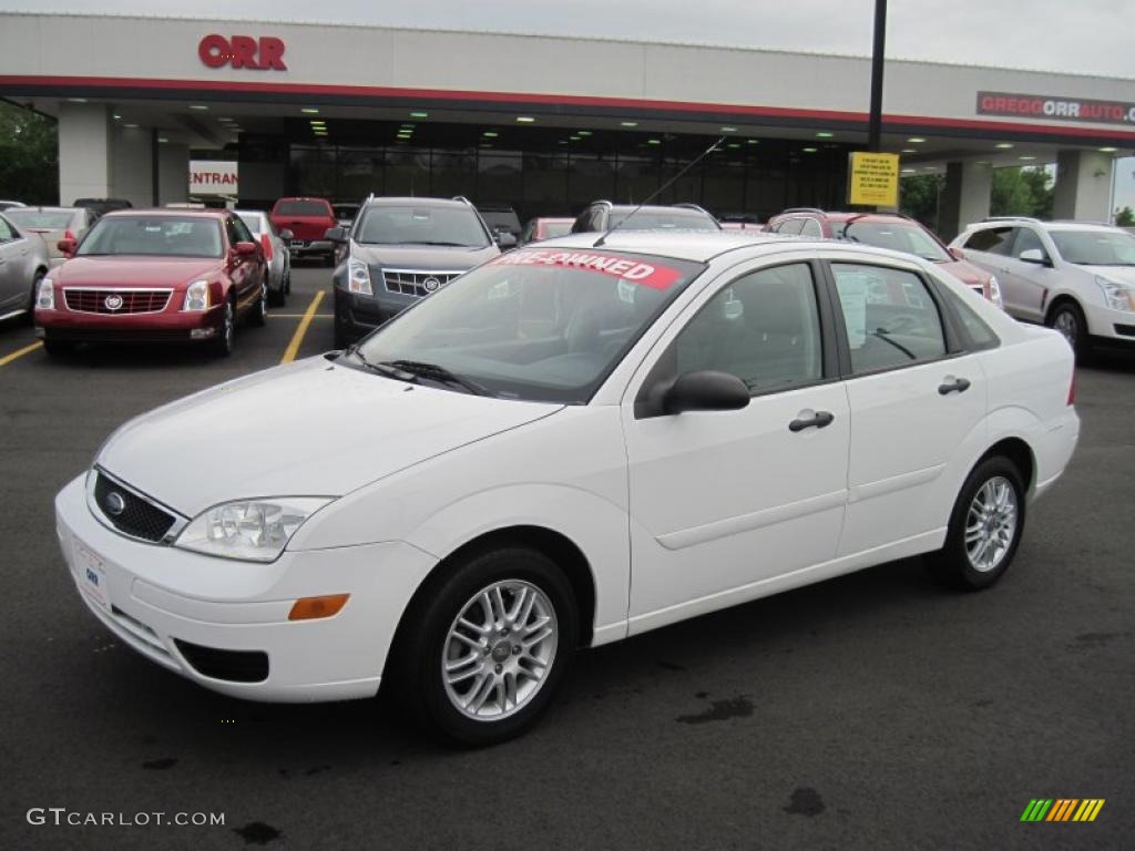 2006 Focus ZX4 SE Sedan - Cloud 9 White / Dark Flint/Light Flint photo #1